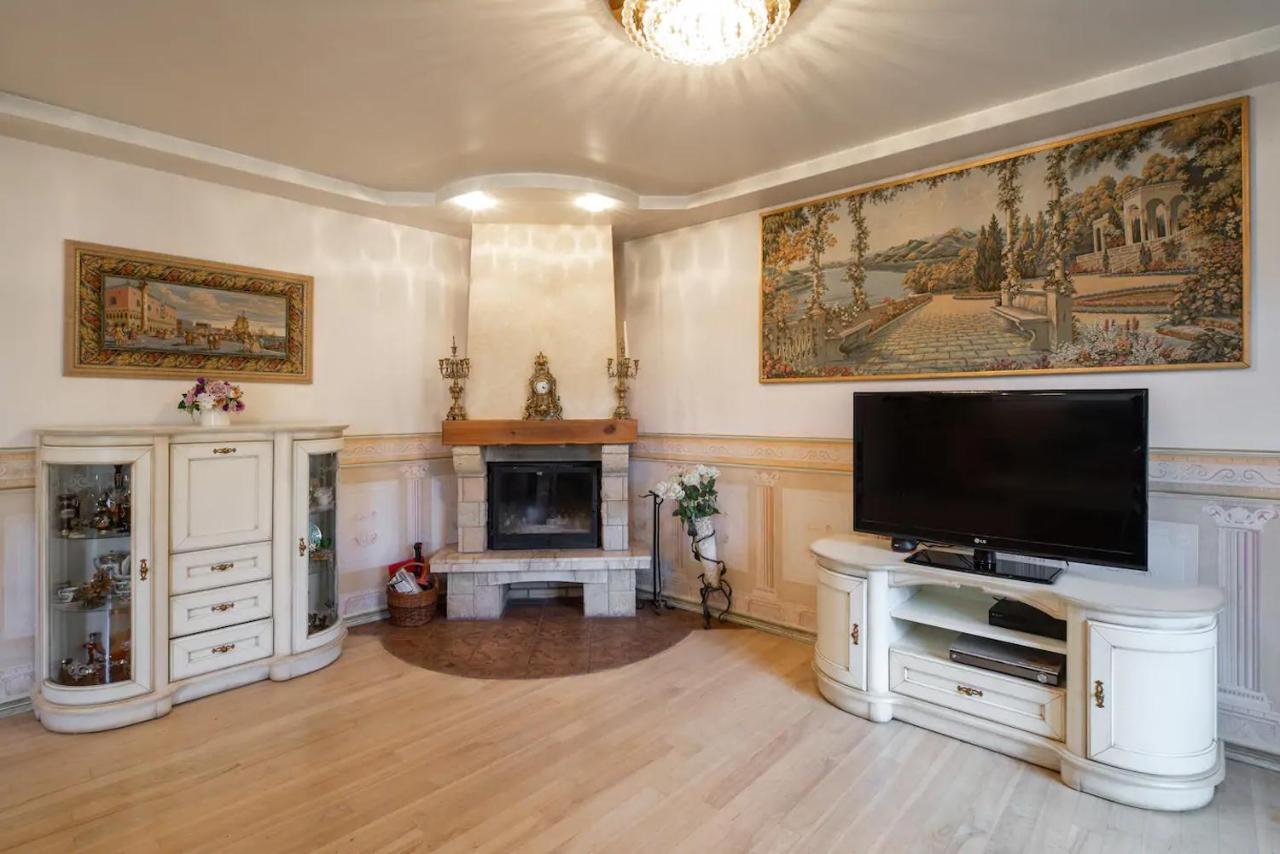 Room In A Private House 5 Min From Airport ريغا المظهر الخارجي الصورة