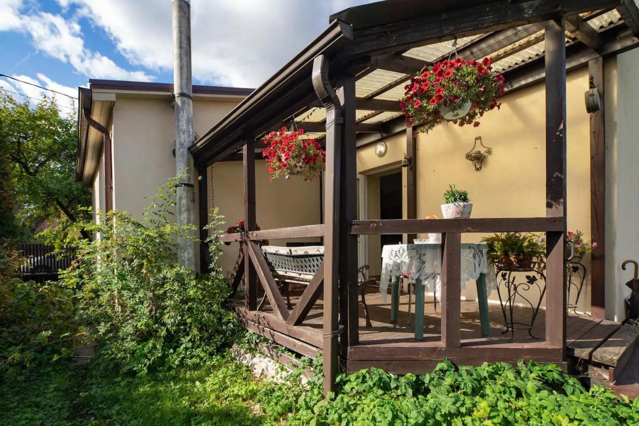 Room In A Private House 5 Min From Airport ريغا المظهر الخارجي الصورة